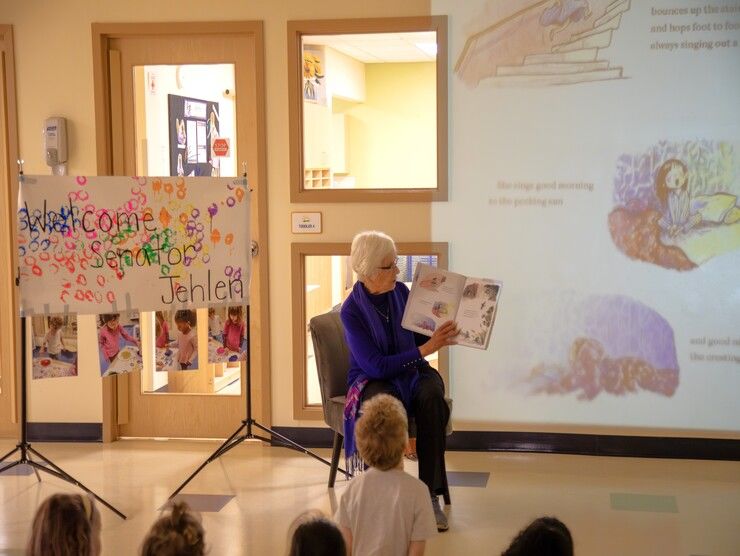 senator reading to children